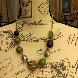 Elegant Green and Silver Beaded Necklace